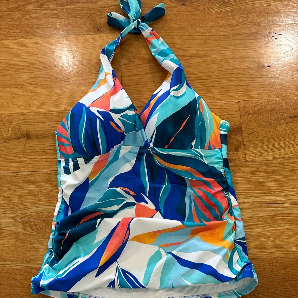 Lablanca Island Goddess Halter Tankini Top. Color: Coastal Palms. Size 8 - Picture 2 of 3